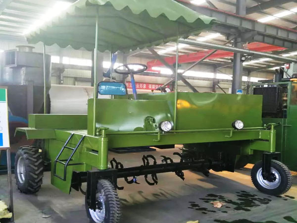 小型轮式翻堆机