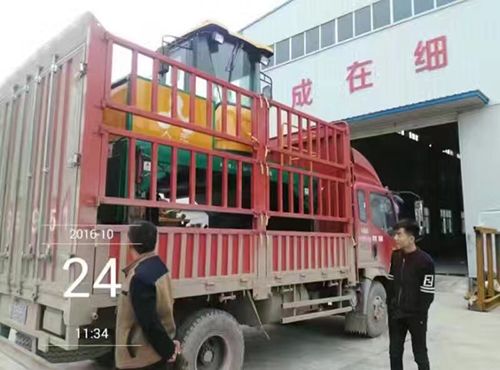 有机肥履带式翻堆机发往湖北