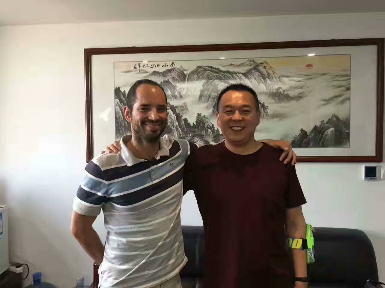 巴西客商万里迢迢追寻人元生物有机肥翻堆机（组图）