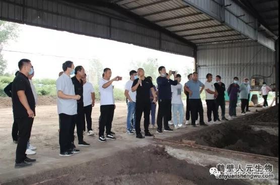 观摩团参观农业有机废弃物工厂化标准化处理科技示范点
