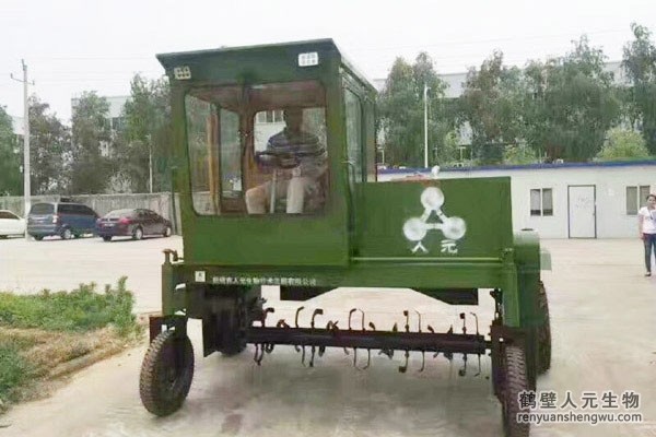 自走式有机肥翻堆机的作用原理